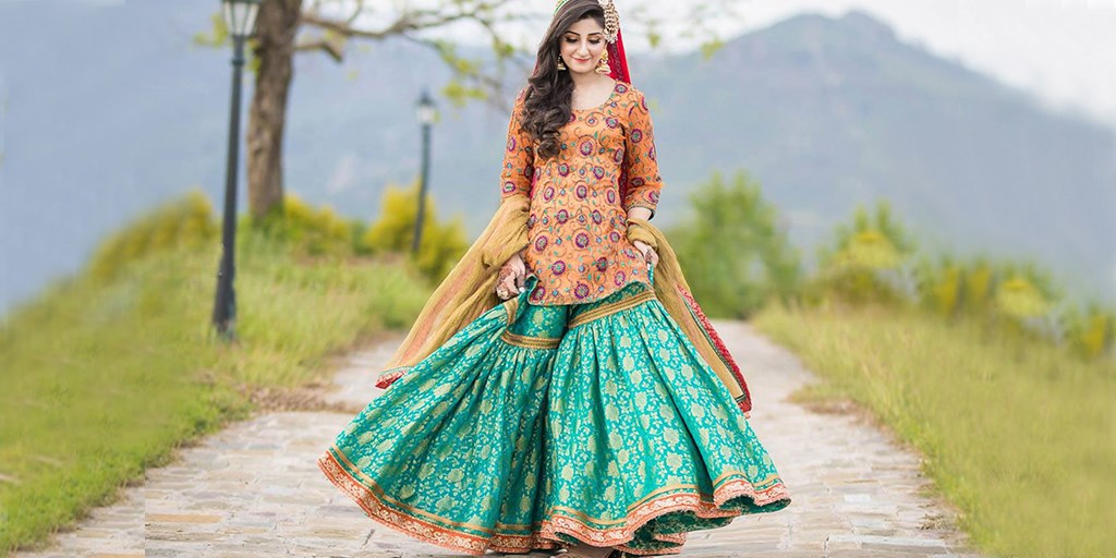 Top 13 Women’s Ethnic Wear for Wedding Season